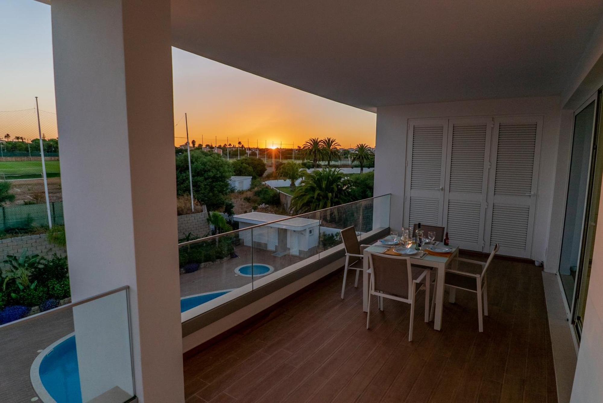 Sunset Condominium Lagos Exterior photo